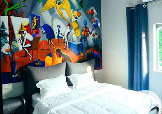 洪湖对于酒店的墙体彩绘而言更注重哪些方面？